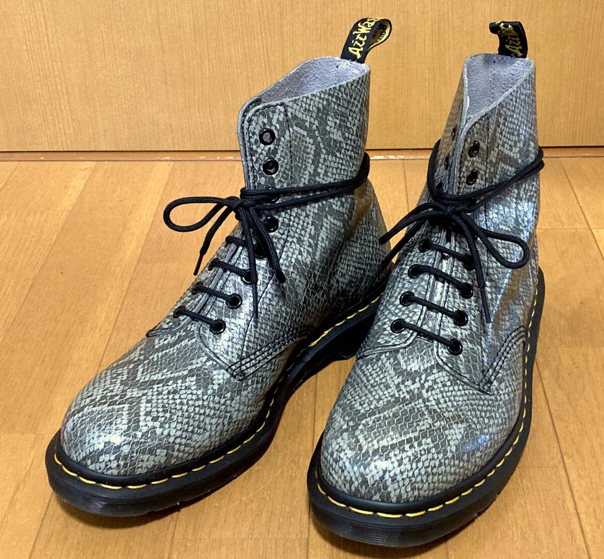 Dr.Martens 8ホール ブーツ UK9 パイソン ヘビ柄 パスカル 傷少め レザー 廃番 ドクター マーチン 編み上げ 約28cm ロック パンク レア
