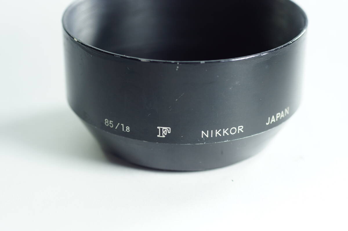 影HG『並品』 希少モデル 85／1.8 Auto NIKKOR 85mm F1.8 メタル レンズフード