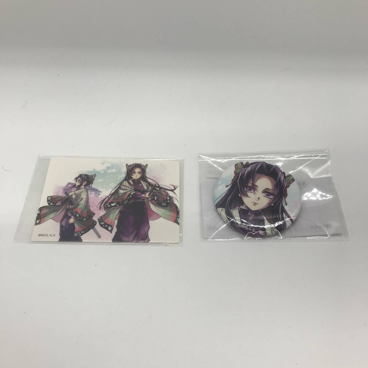 鬼滅の刃 繋ぐ　ufotable 描き下ろしイラストWEBSHOPくじ　F賞　箔押し44mm缶バッジ　胡蝶カナエ　G賞 ステッカー