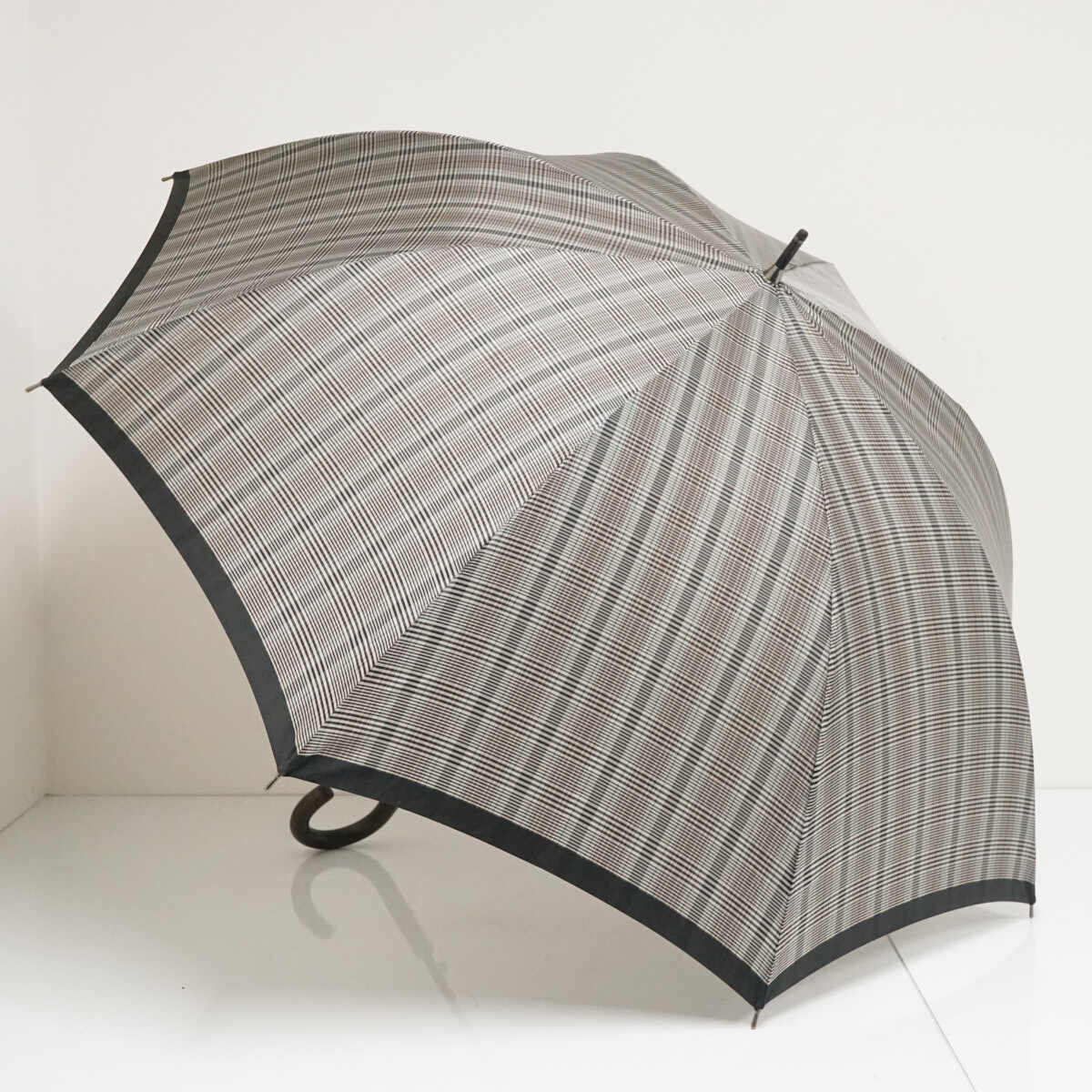 Aquascutum アクアスキュータム 傘 USED美品 紳士傘 チェック ジャンプ 大判 65cm A3486
