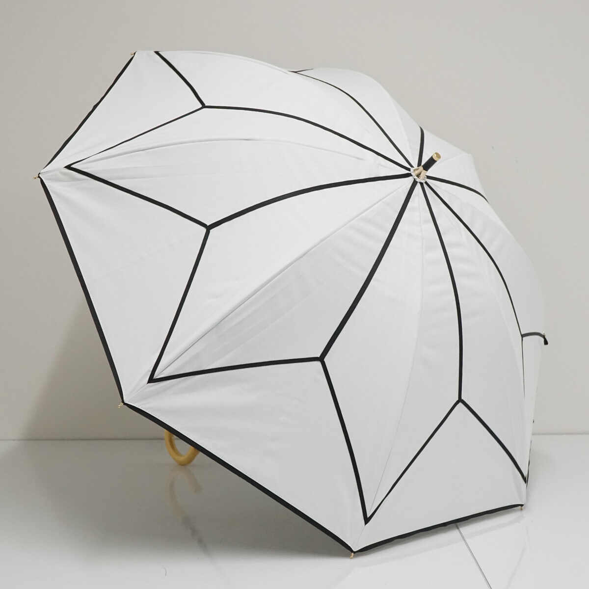 日傘 Beaurance ビューランス USED美品 晴雨兼用　ショート傘 ホワイト 軽量 サマーシールドLi パイピング 50cm S3558
