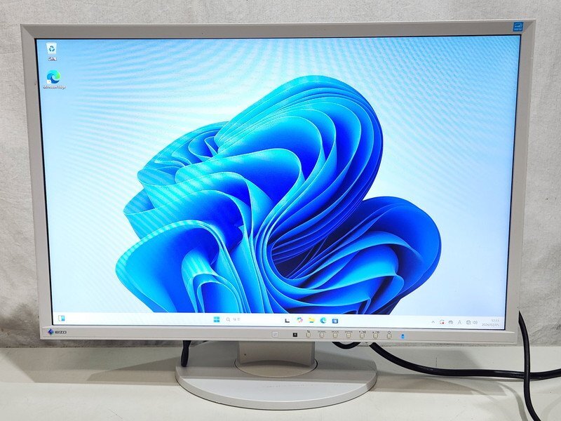 [中古] EIZO 液晶モニター FlexScan EV2216W 22inch 1680x1050 TNパネル VGA/DVI-D/Displayport 縦横回転・昇降 19年製 使用時間5274h (1)