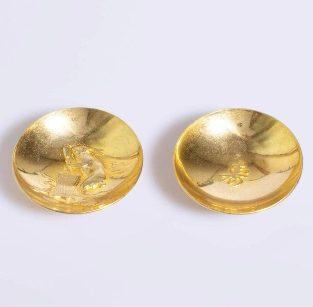 【金色 寿盃 2客セット】金杯 祝杯 縁起物 立体彫金 仙人図 長寿祝い 盃 酒器 元箱なし２４KGP「昭和レトロ」「記念品」「金メッキ」