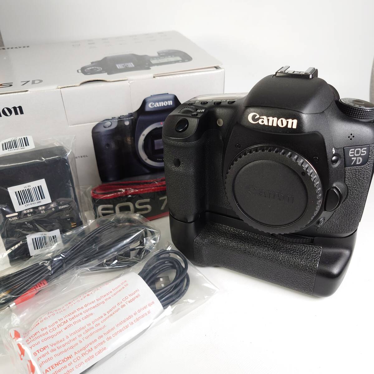 動作品 Canon EOS 7D デジタル一眼レフカメラ バッテリーグリップ BG-E7 バッテリー・チャージャー付き レリーズ キヤノン