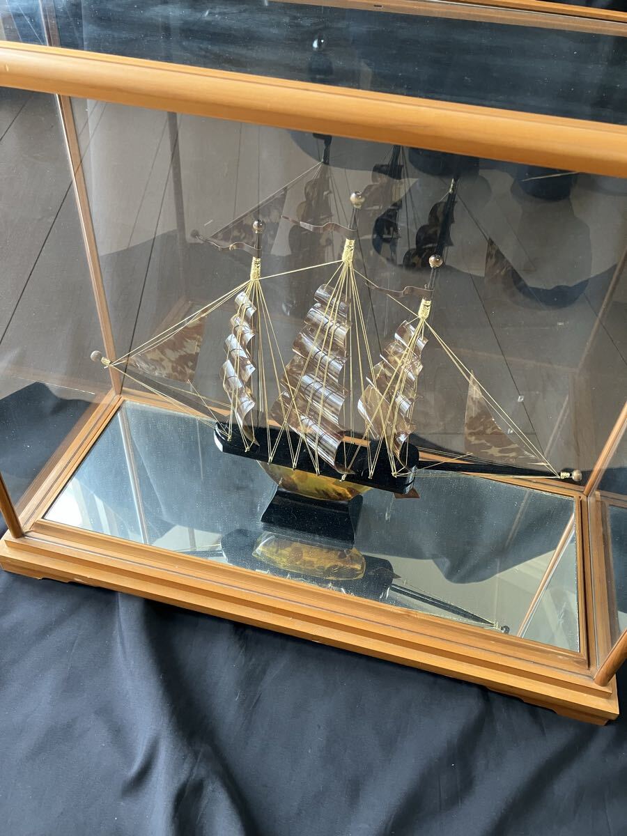 琥珀？　べっ甲？ 船　インテリア 置物 オブジェ　ガラスケース付き　汚れ　キズ　割れあり　留め具取れあり　美品　