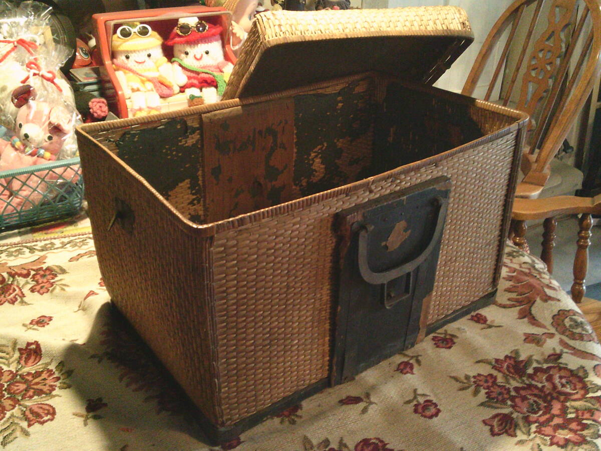 レトロ　古い葛籠　つづら　サイズ　６５×３３×３１㎝　古民具