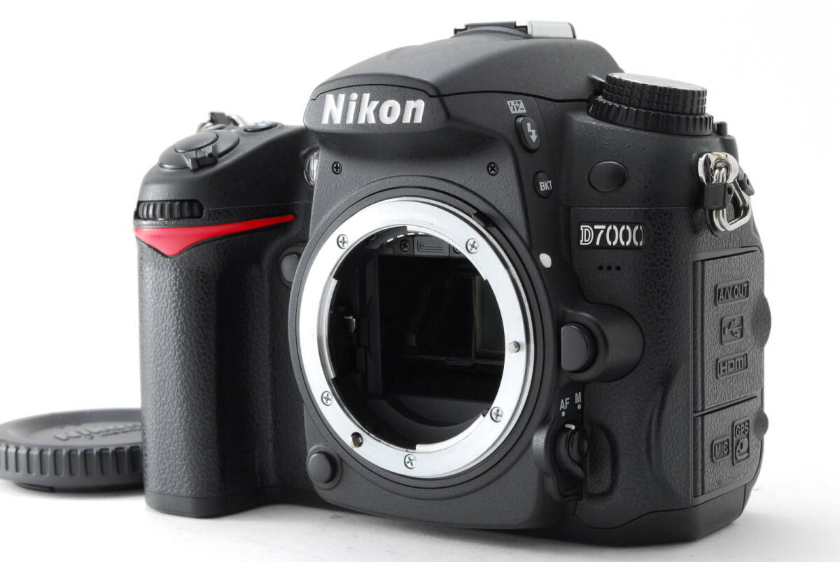 #338【美品】Nikon D7000 16.2MP デジタル一眼レフカメラ 本体（箱付き） 3892クリック