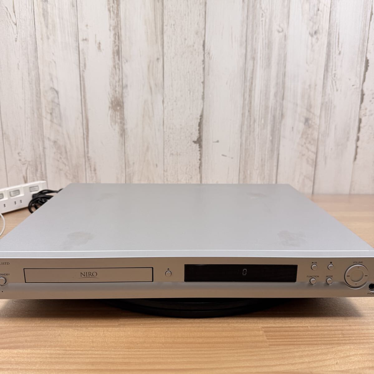 ☆ SA-0228こ140 NIRO 1.1 STD DVD RECEIVER オーディオ機器 AV デッキ 通電OK 映像再生OK ☆ 