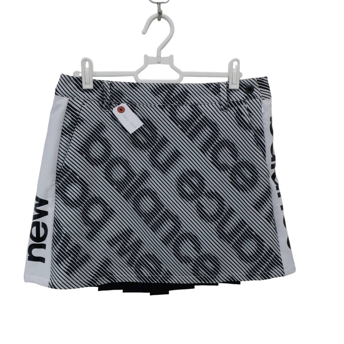 【美品】New Balance golf(ニューバランスゴルフ) スカート 白黒総柄 レディース 2 012-2234503 ゴルフウェア 2602-0220 中古