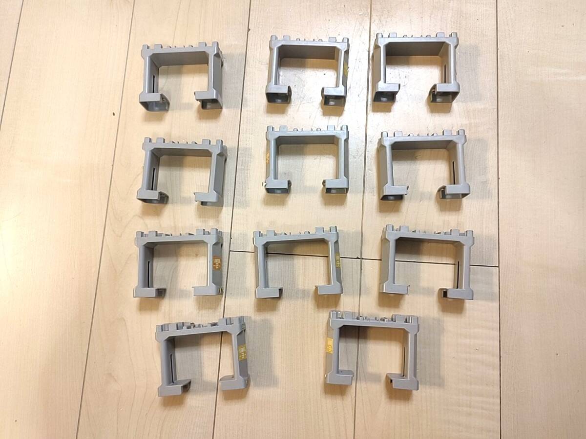 プラレール　グレー（灰色）　橋脚11個セット　 検）レール・大量・曲線・まとめ売り・中古・橋脚・複線