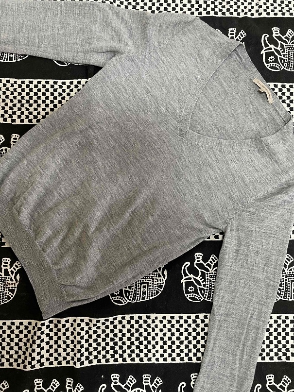②【 UNIQLO ユニクロ 】エクストラファインメリノ Vネックセーター ニット グレー M 毛100％