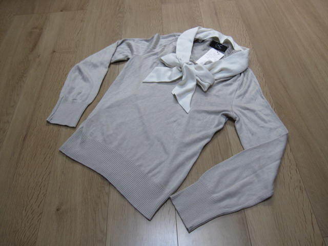 【即決価格 送料込み】クードシャンス(CdeC) ボウタイ付きオフタートルニットプルオーバー 薄グレー×オフホワイト 40/Ｌ(11号) 未使用