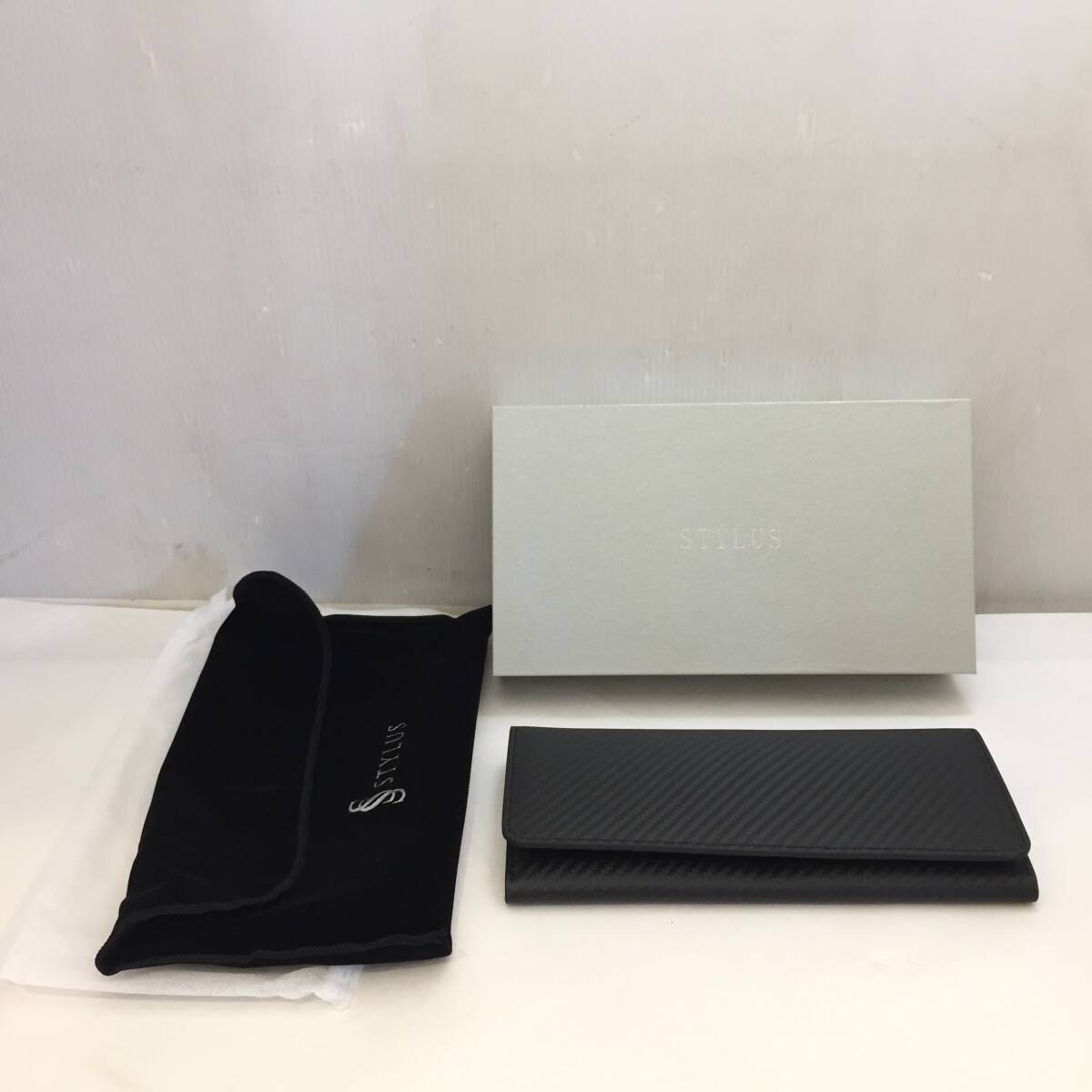 F020301◎STYLUS スタイラス 長財布 ブラック 黒 カーボンレザー牛革 十字紋牛革 縦約9.5㎝×横約20㎝×厚み2.5㎝ 箱付き◎