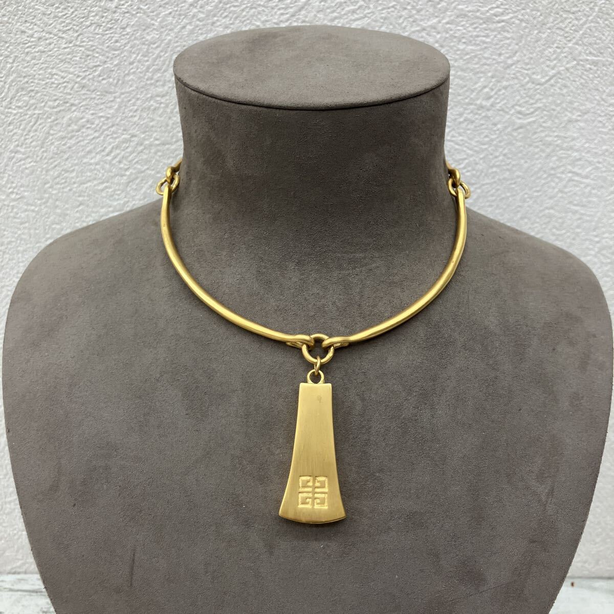 ジバンシイ　ジバンシィ　 ジバンシー　ネックレス ゴールドカラー アクセサリー ビンテージ ペンダント アンティーク【9353】