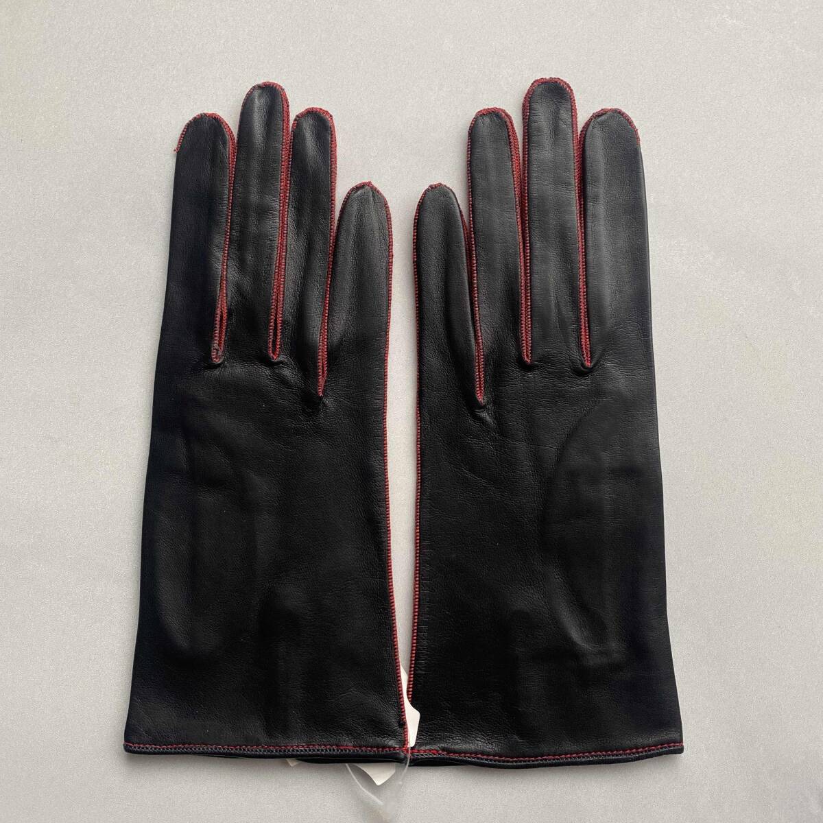 【未使用】フランス製　レディースサイズ　レザーグローブ　ブラック　黒革手袋　サイズ7 裏地無し