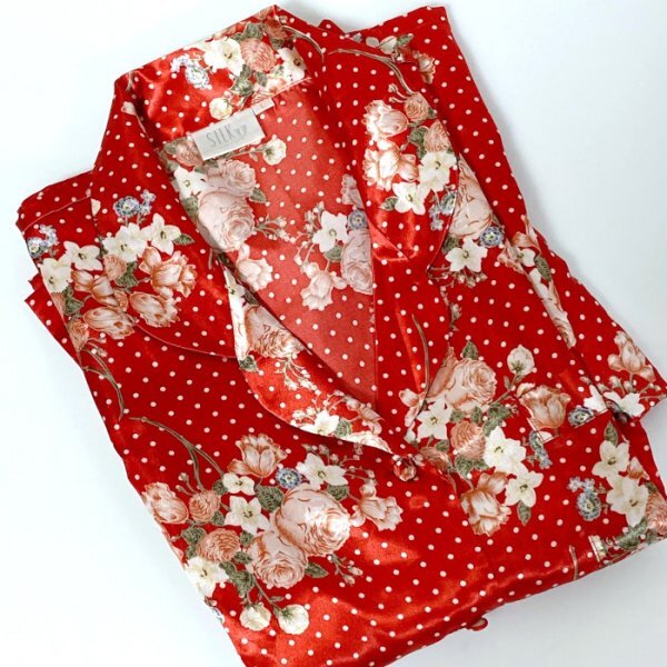 ★新品 未使用　薔薇柄/花柄 ◎サテン パジャマ サイズL