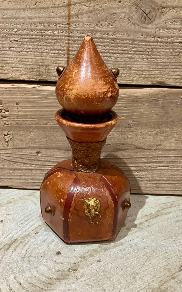 デキャンタ　レザーカバー付き　イタリア製　装飾品　雑貨　インテリア　ヴィンテージ　