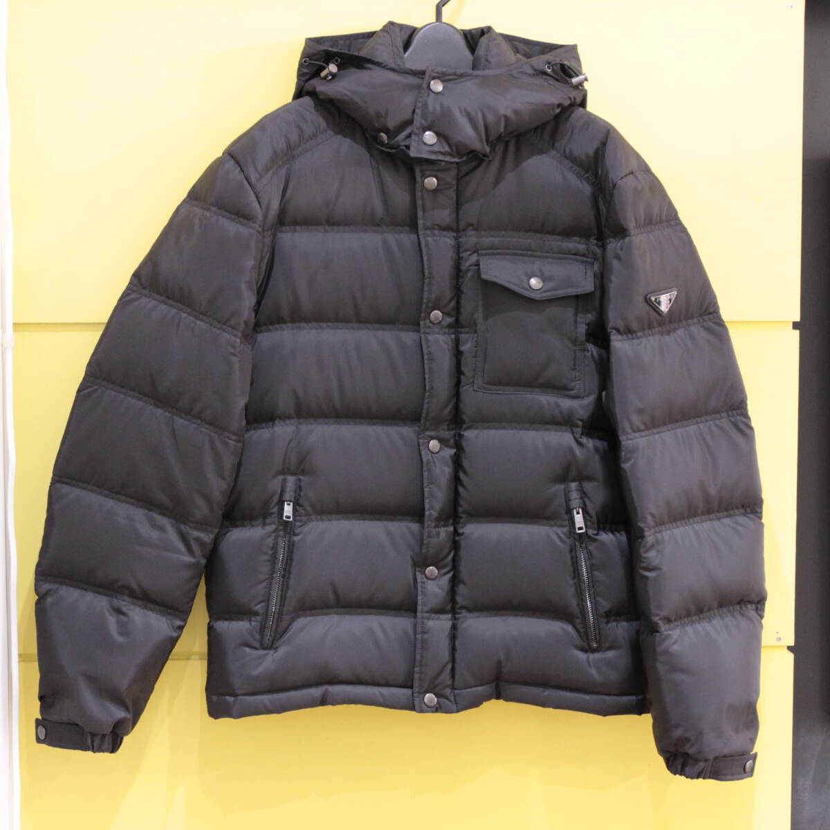 美品 PRADA プラダ ダウンジャケット ナイロン SGH573 ブラック トライアングルロゴ 三角プレート サイズ 50 2511-K0084M(NT)