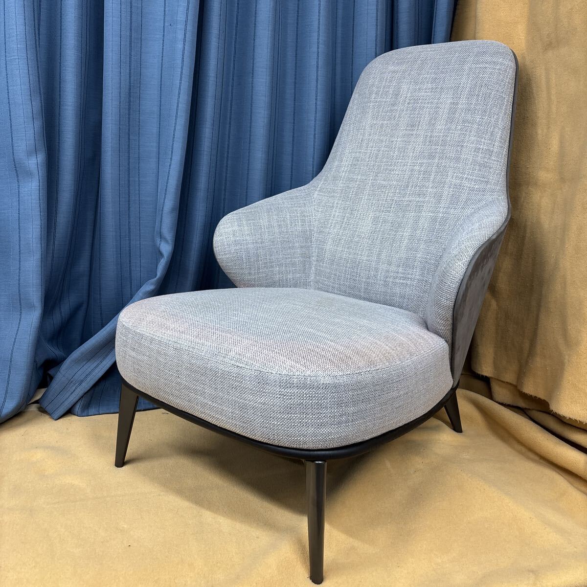 ミノッティ　Minotti アストン　1人用ソファ　ロドルフォ・ドルドーニ　アームチェア　レスリー　W約70cm D約90cm H約99.5cm 展示品