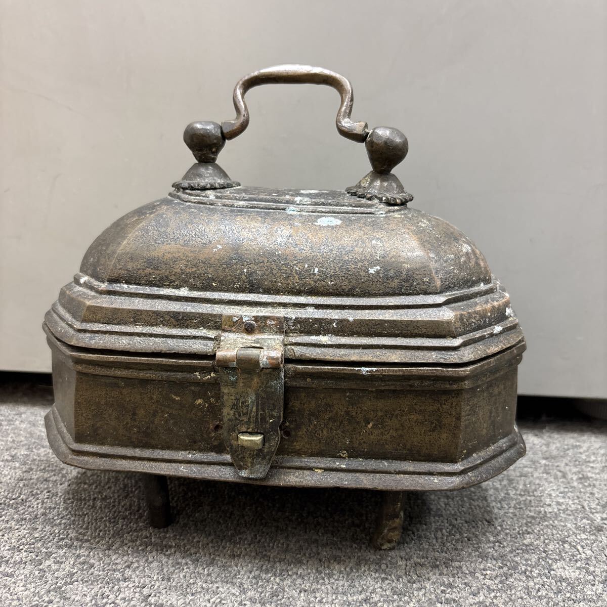 ブロンズ製ビンロウジュ箱　小物入れ　インド　ラジャスタン州　アンティーク　