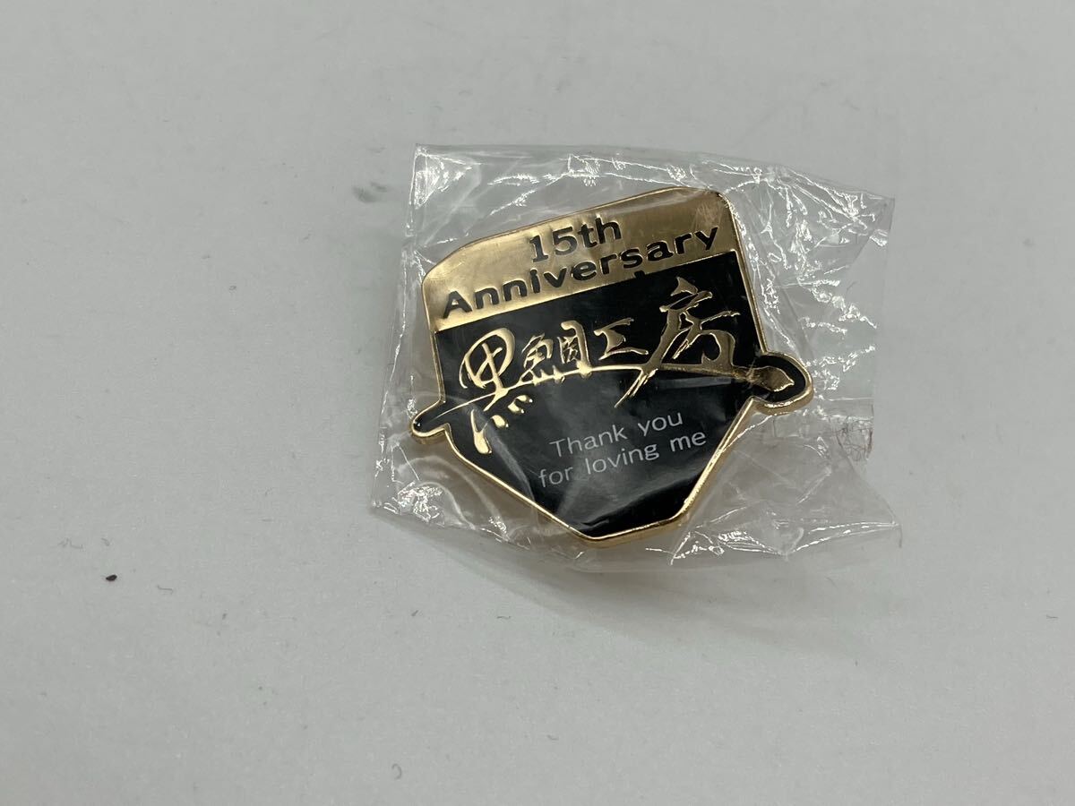 新品未使用　黒鯛工房 15th アニバーサリー 金黒5角 ピン バッジ pin ピンズ　31×29mm