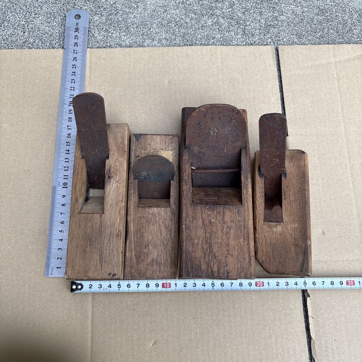 大工道具 ジャンク？ 【 反り台かんな 四個セット 】 鉋 かんな カンナ DIY 工具 古道具 職人 道具 木工 特殊鉋 在銘もあり AF