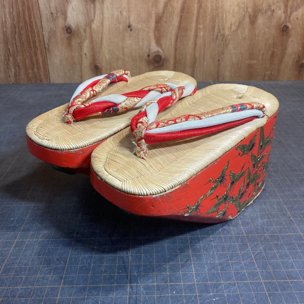 【21632Q159】ぽっくり下駄 木履 こっぽり下駄 おこぼ ぽっくりこ 厚底 赤色 ツル 鈴付き 七五三 子供 和装 履物 和服 着物 和風 現状品