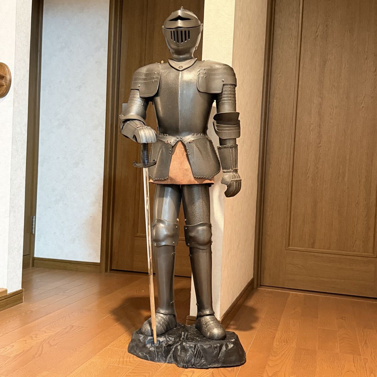 希少レア◆西洋甲冑 オブジェ 騎士 ナイト 置物 インテリア アンティーク フィギュア ブリキ 金属製 飾り物 コレクション 洋 鎧 防具