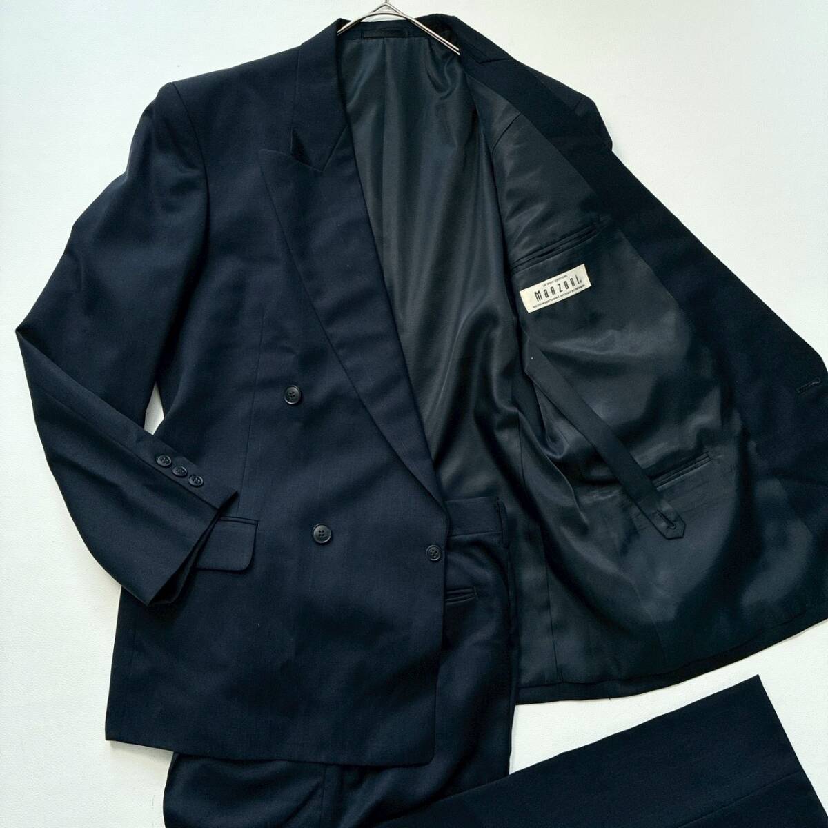 【極美品】MANZONI マンゾーニ ダブルブレスト スーツ セットアップ ネイビー ストライプ ウール混 ピークドラペル ツータック S