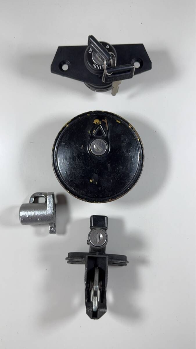 カタナ GSX1100S GS110X 純正キーセット メイン ガソリンタンクキャップ シートロック ヘルメットホルダー KATANA 刀 倉庫整理 送料無料