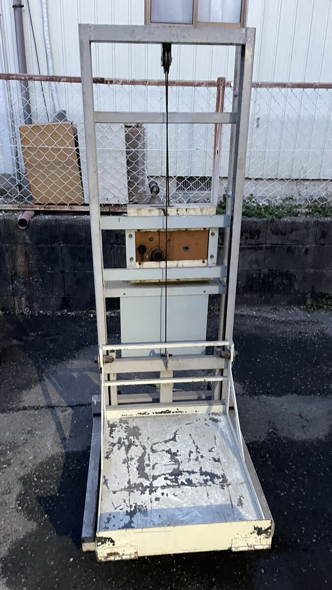 Fuji Sanyo Co., Ltd. 200kg/手動リフター　荷積み　運搬移動　ワイヤ巻上げ式　直接引取り限定 愛知県瀬戸市。