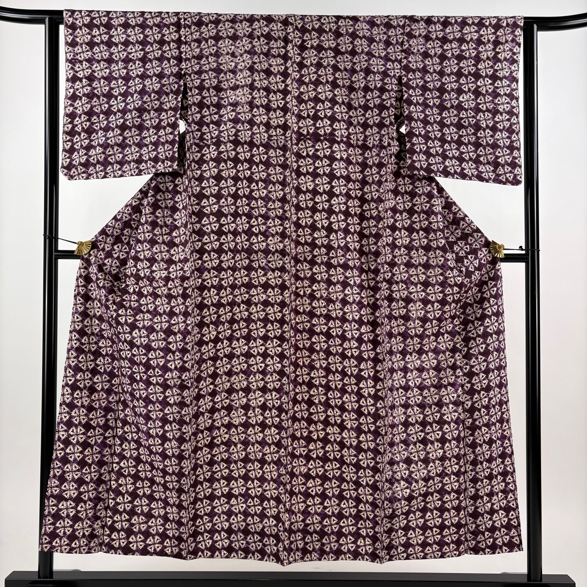 小紋 身丈154cm 裄丈62.5cm S 単衣 南部紫根染 幾何学 絞り 紫 正絹 逸品 【中古】