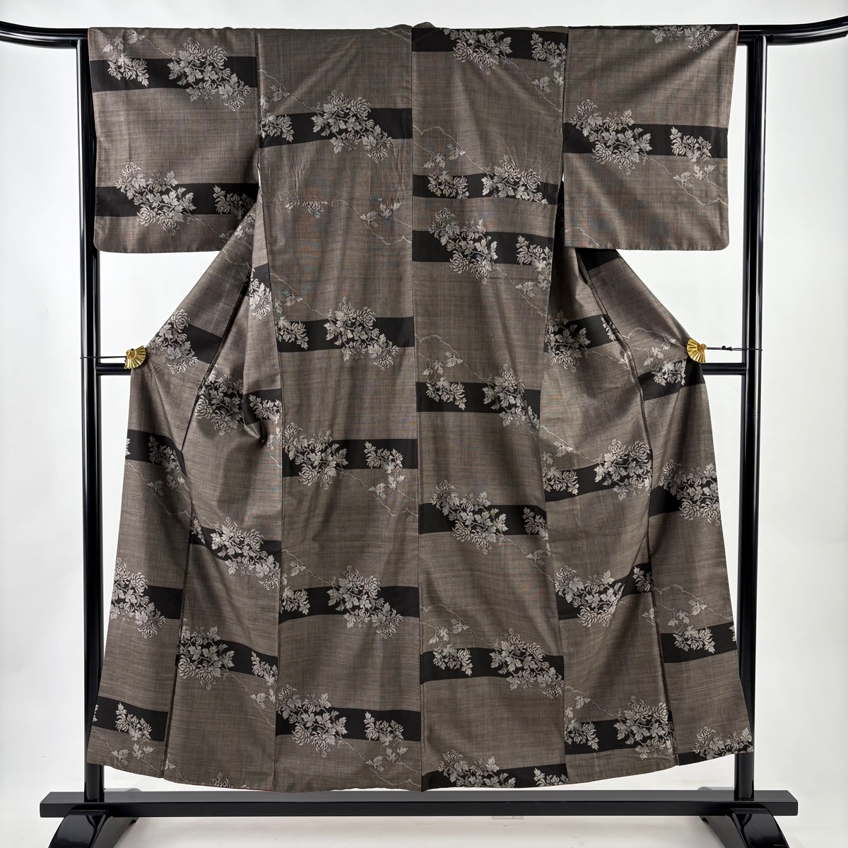 紬 身丈155cm 裄丈62cm S 袷 枝花 段縞 焦茶色 正絹 秀品 【中古】