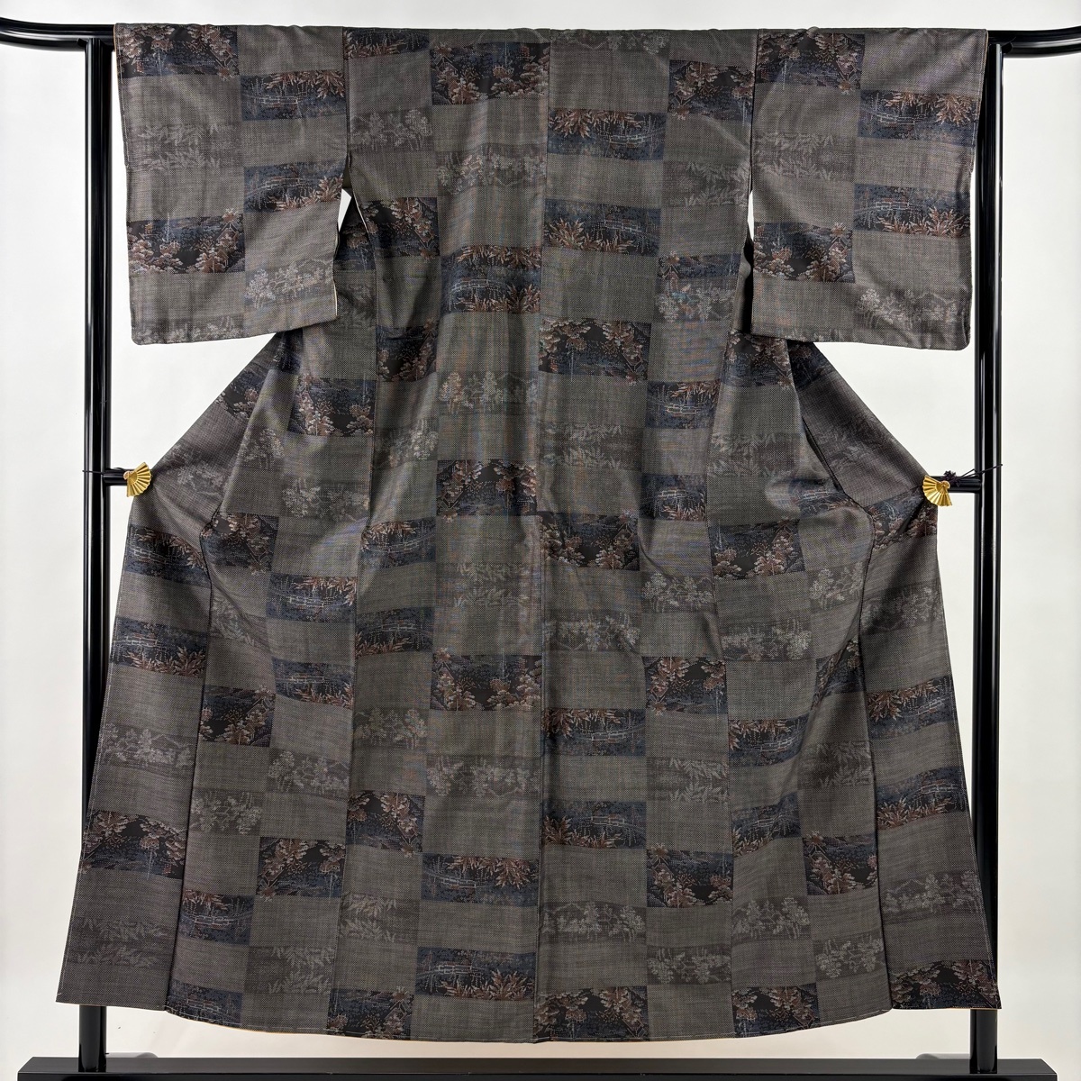 大島紬 身丈153cm 裄丈63.5cm S 袷 証紙 変わり市松 風景 灰茶 正絹 秀品 【中古】