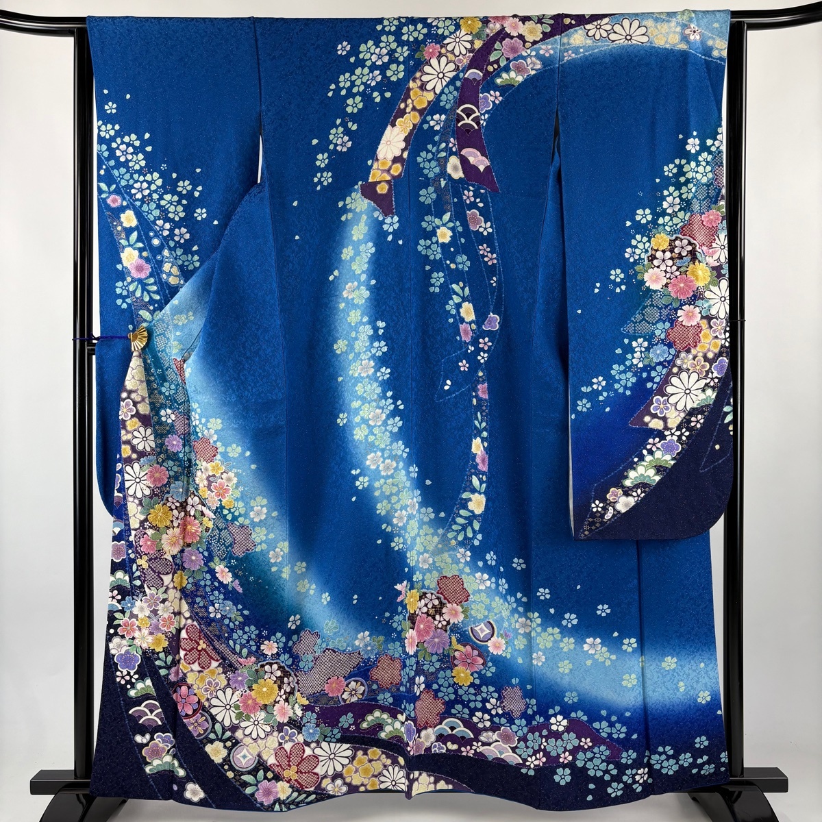 【美品】 振袖 身丈161.5cm 裄丈66cm M 袷 熨斗 草花 金通し 金彩 青 正絹 名品 【中古】