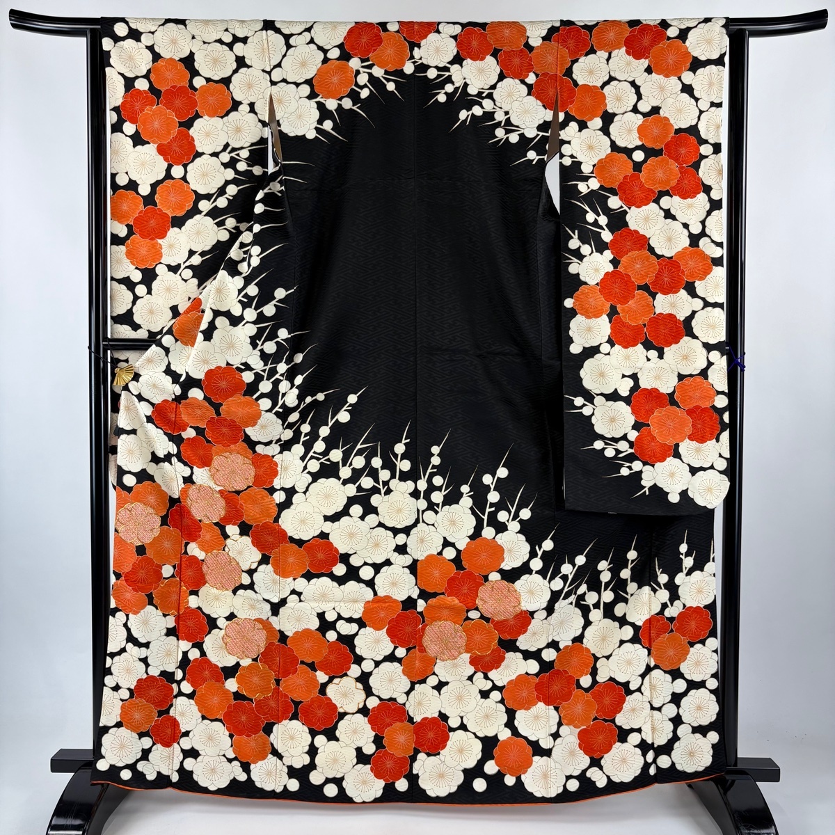 振袖 身丈166.5cm 裄丈63.5cm S 袷 梅 地紋 金彩 黒 正絹 秀品 【中古】