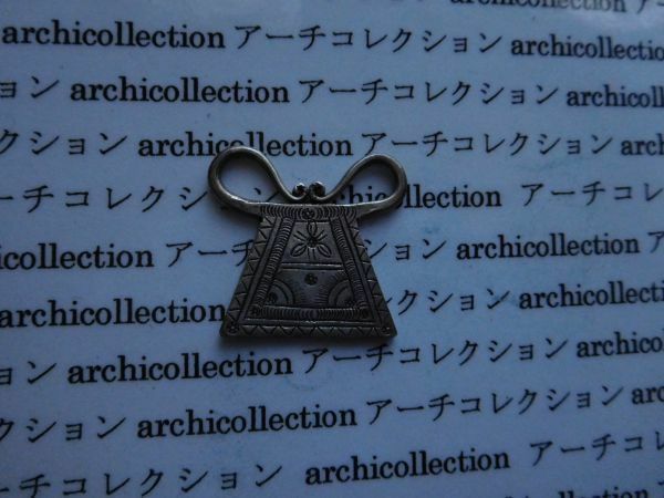 カレン族のシルバーペンダントヘッド3.25x3.85cm厚さ2mm pendanthead　アーチコレクション　archicollection　