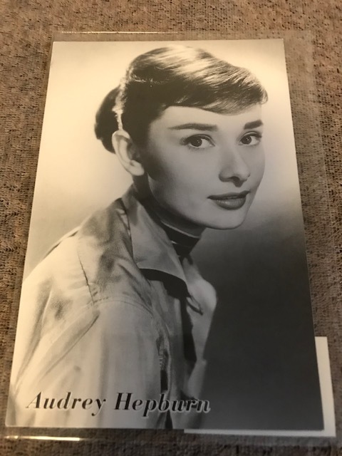 オードリー・ヘップバーン（Audrey Hepburn) ポストカード 未使用品
