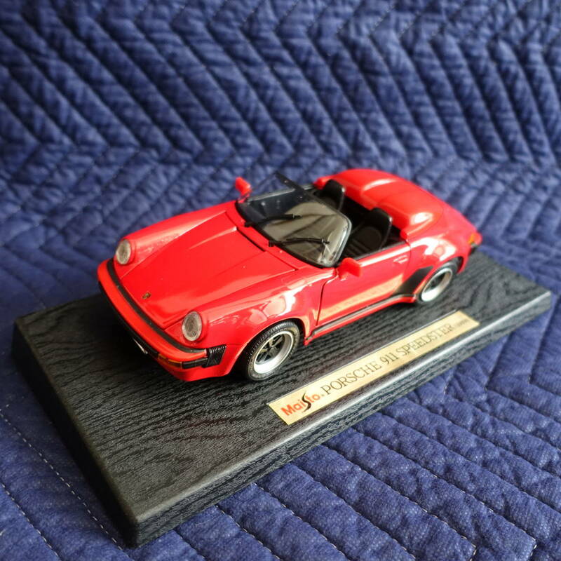 Maisto Porsche 911 SPEEDSTER 1989 1:18