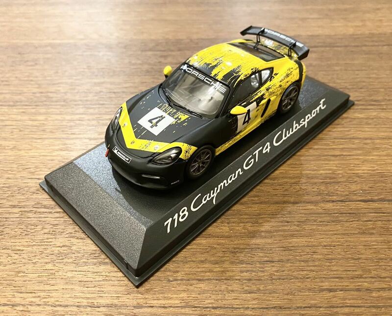 新品 オリジナルパッケージ付き 1/43 ポルシェ純正 ミニチャンプス ポルシェ 718 ケイマン GT4 クラブスポーツ #4