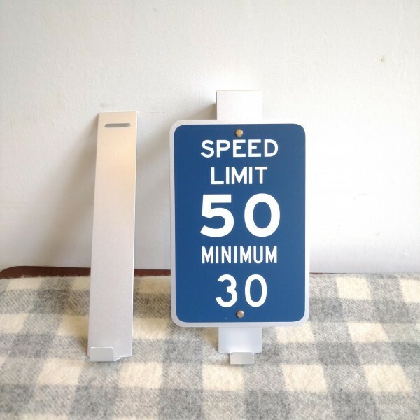 新品＆即決◎外国の道路標識みたいなドアハンガー【ネイビーSPEED LIMIT】フック