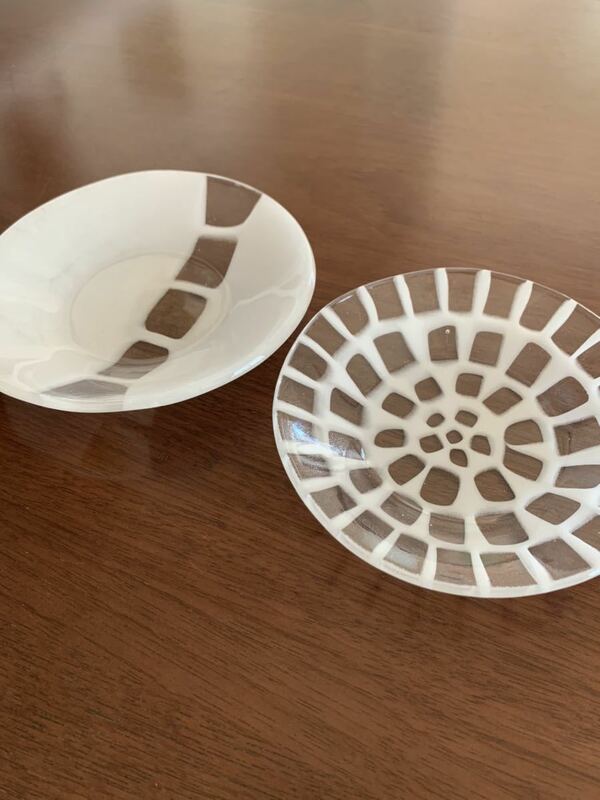 サブロウガラス 丸鉢　2つセット　ペア　鉢　丸皿 キルンワーク 白　ホワイト　クリア 中皿　ガラス