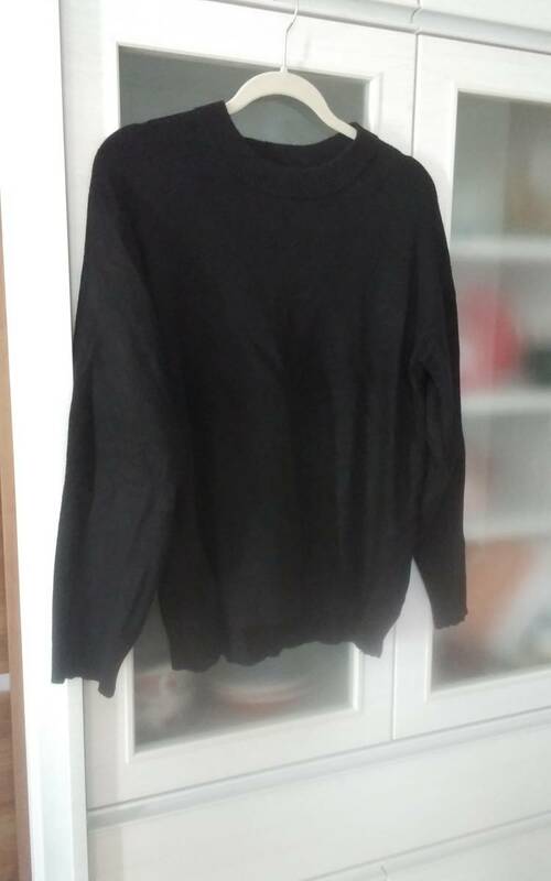 GU/ジーユー　　Lサイズセーター　黒色
