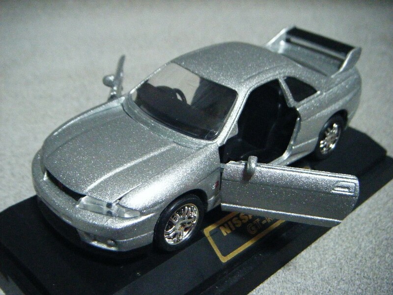 ■ セガヨネザワ ダイヤペット『ニッサン スカイライン GT-R（R33）シルバー ダイキャストミニカー』