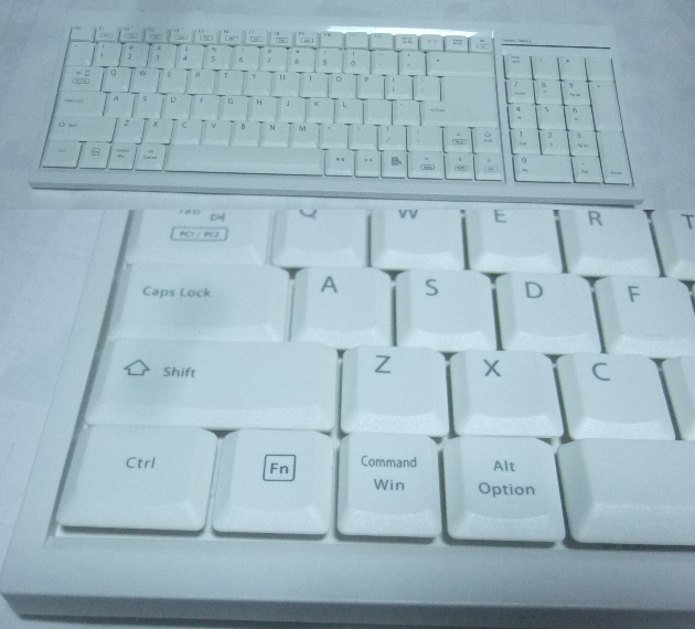 Bluetoothキーボード(白、テンキー有)。