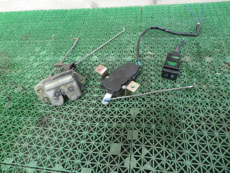 DA52V キャリーＶ　エブリィ バックドアロックアクチュエーターとアンロックスイッチ リアゲートロックスイッチのセット