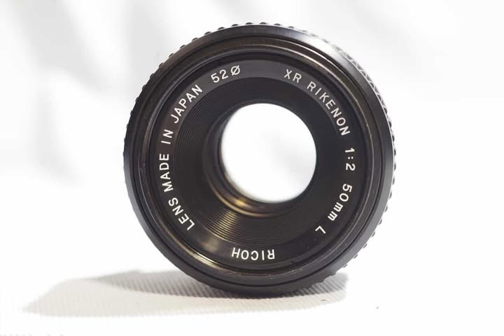 RICOH XR RIKENON 50mm f/2 レンズ 解像度と優しい描写ペンタックスKマウントなので、Kシリーズデジタル一眼レフ使用可能