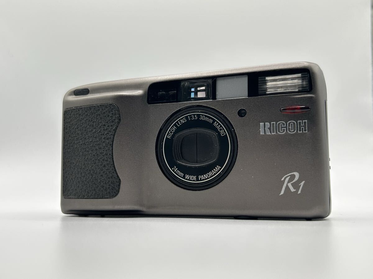 【動作未確認】RICOH R1 コンパクトフィルムカメラ 24mm Wide ジャンク扱い 現状品 Film Camera 【083】