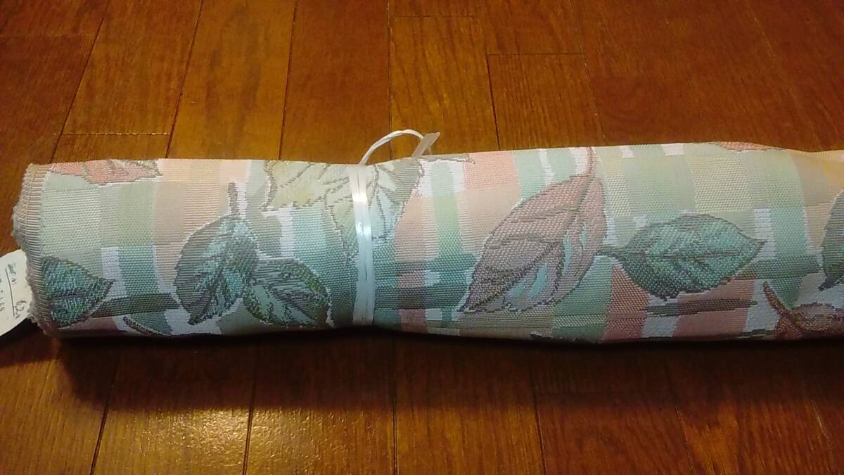 カーテン　チカル生地　落ち葉柄？