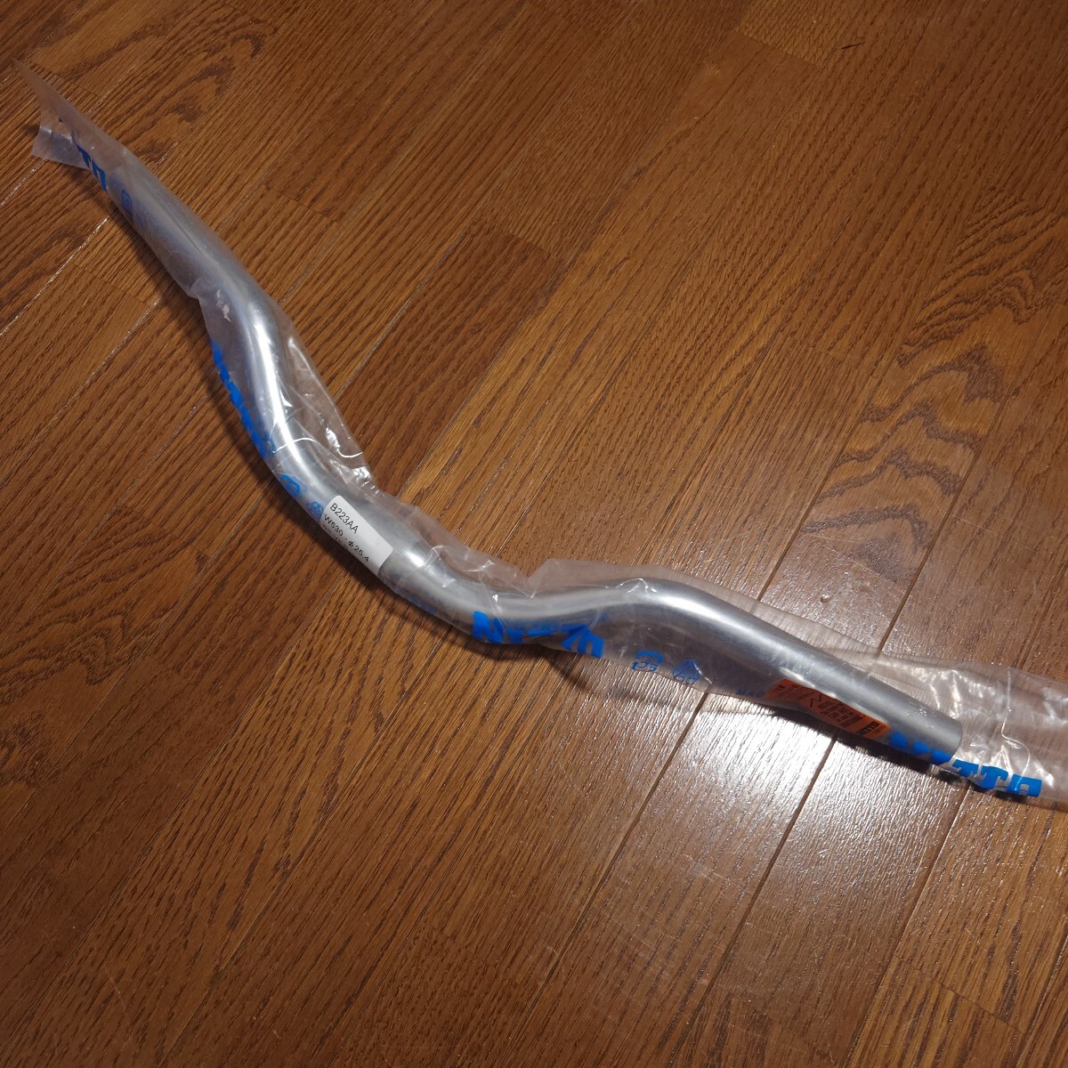 貴重新品 NITTO B223 ライザーバー　ハンドルバー　25.4mm 530mm シルバー　ピスト　日東